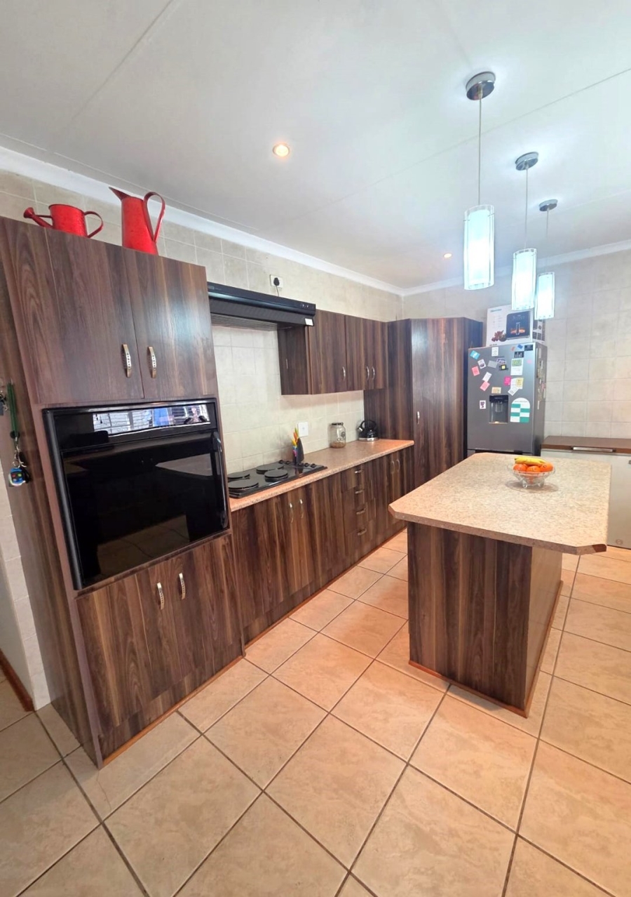 3 Bedroom Property for Sale in Flimieda North West